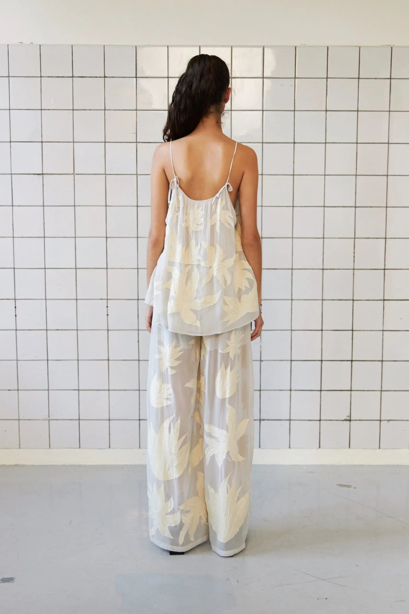 Stella Nova Top with floral applications Top 490 Light Grey