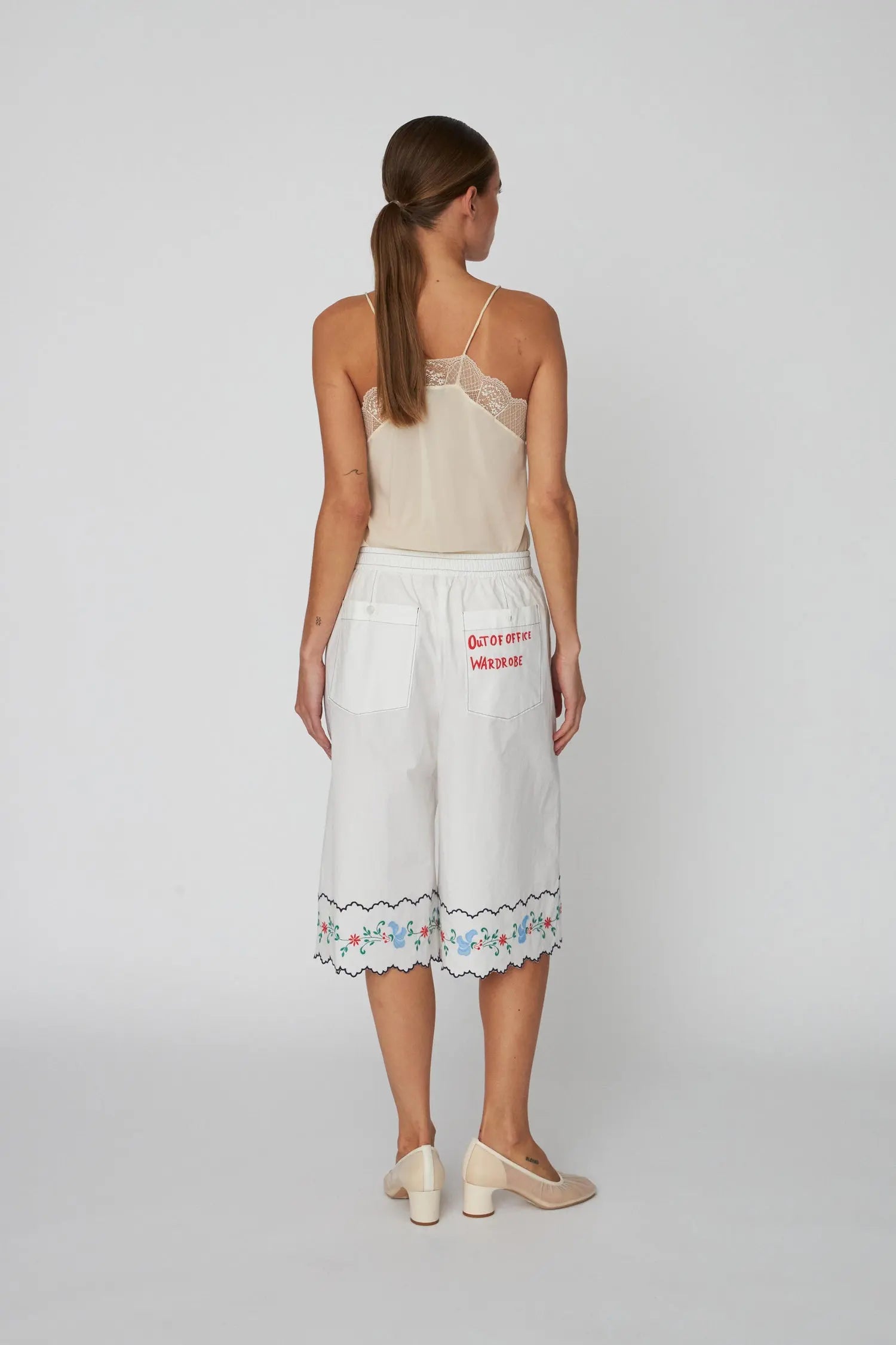 Stella Nova Coloured Embroidered Oversized Shorts Short Pants 010 Off white