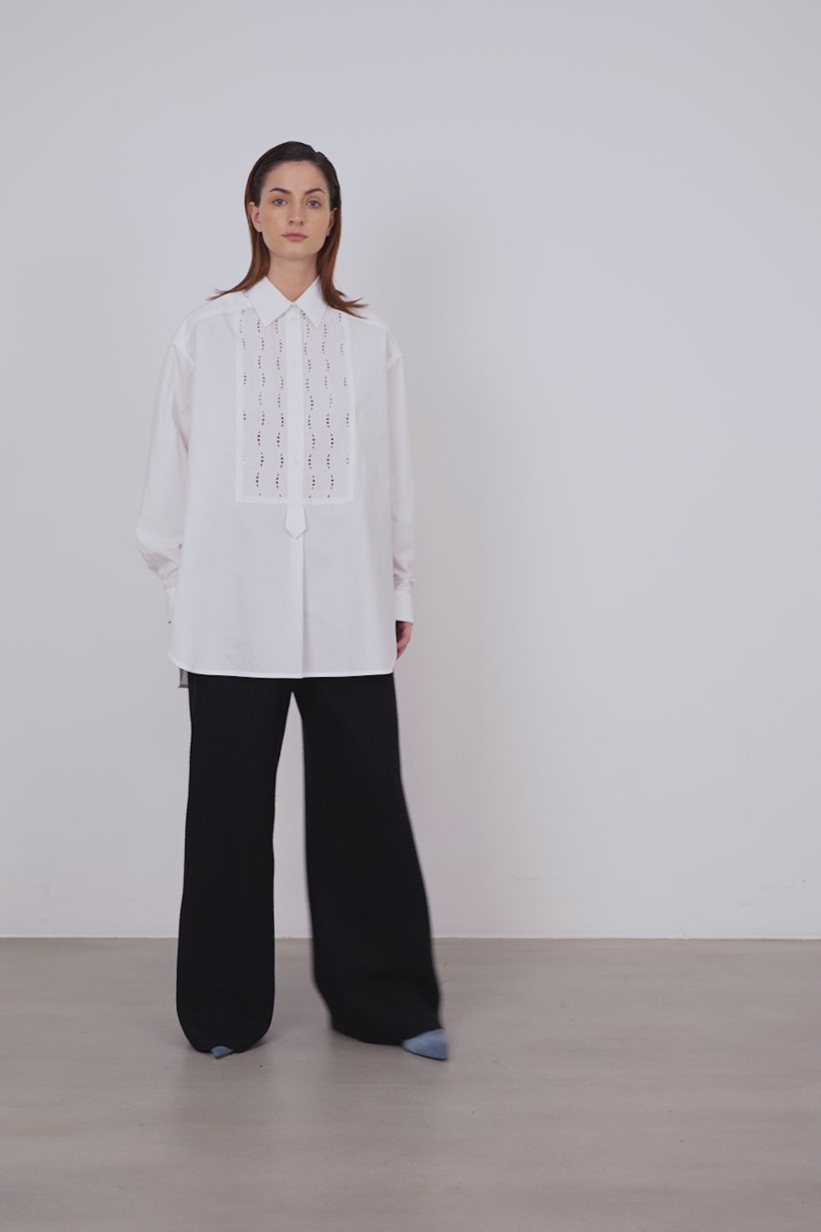 Stella Nova Oversized shirt with embroideries Shirt 001 White